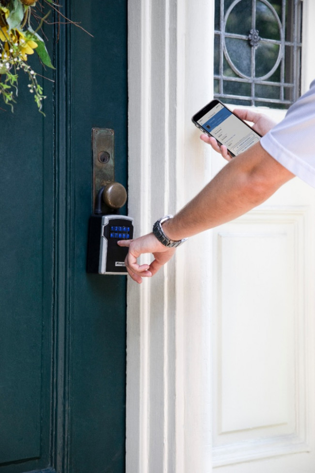 Sicherheitsrisiko Haustürschlüssel – draußen verstecken?